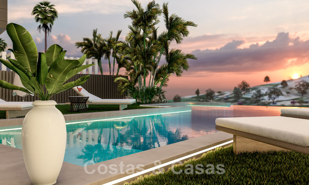 Nuevas y modernas villas de lujo en venta con jacuzzi en el solárium, en una exclusiva zona de golf en Benahavis - Marbella 43414