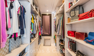 Villa de lujo contemporánea en venta, ubicada en una posición elevada, con vistas panorámicas al mar en Marbella Este 43823 