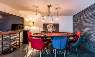 Villa de lujo contemporánea en venta, ubicada en una posición elevada, con vistas panorámicas al mar en Marbella Este 43827 