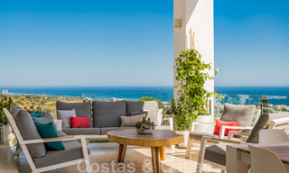 Villa de lujo contemporánea en venta, ubicada en una posición elevada, con vistas panorámicas al mar en Marbella Este 43843 