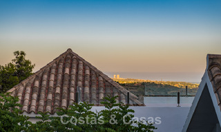 Villa de lujo contemporánea en venta, ubicada en una posición elevada, con vistas panorámicas al mar en Marbella Este 43848 