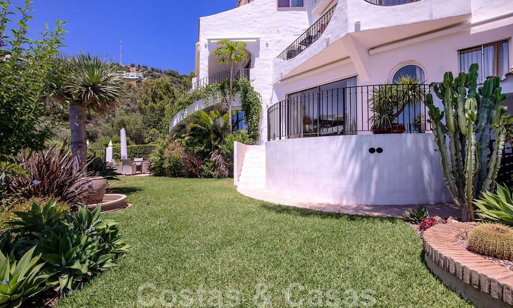 Amplia casa tradicional en venta, reformada modernamente con una ubicación central en Marbella Este 43536