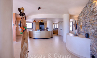 Amplia casa tradicional en venta, reformada modernamente con una ubicación central en Marbella Este 43540 