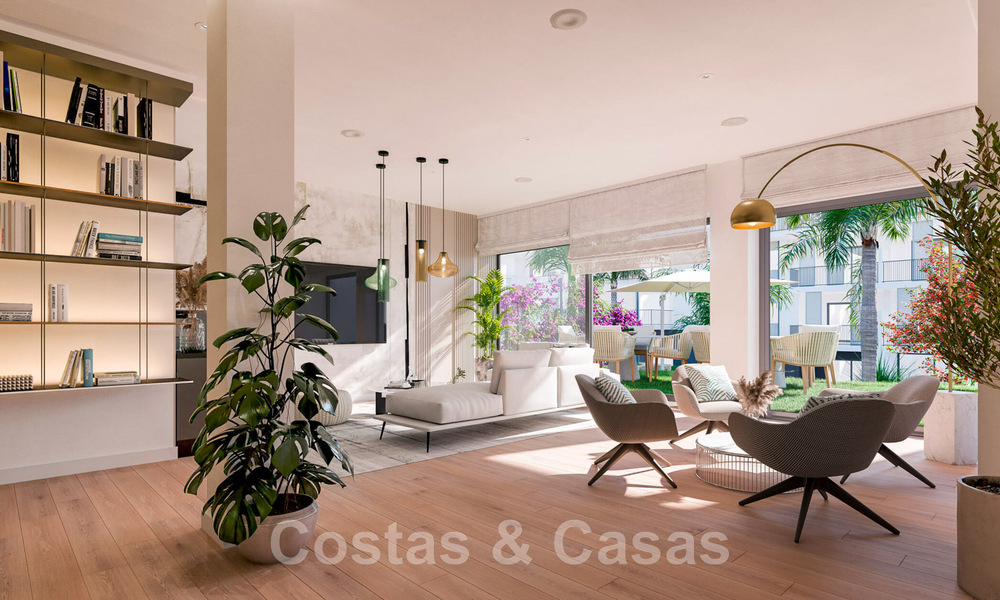 Apartamentos nuevos y modernos a poca distancia de la playa en el centro de Estepona, Costa del Sol 43940