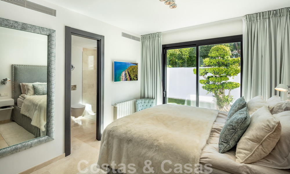 Villa de lujo en venta de estilo mediterráneo, en una urbanización segura a poca distancia de todos los servicios en Nueva Andalucía, Marbella 43648
