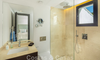 Villa de lujo en venta de estilo mediterráneo, en una urbanización segura a poca distancia de todos los servicios en Nueva Andalucía, Marbella 43649 