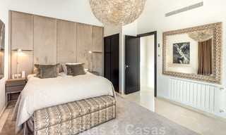 Villa de lujo en venta de estilo mediterráneo, en una urbanización segura a poca distancia de todos los servicios en Nueva Andalucía, Marbella 43655 