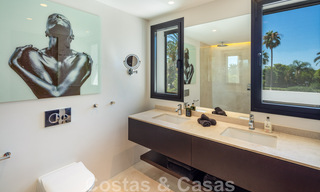 Villa de lujo en venta de estilo mediterráneo, en una urbanización segura a poca distancia de todos los servicios en Nueva Andalucía, Marbella 43656 