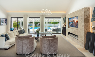 Villa de lujo en venta de estilo mediterráneo, en una urbanización segura a poca distancia de todos los servicios en Nueva Andalucía, Marbella 43657 
