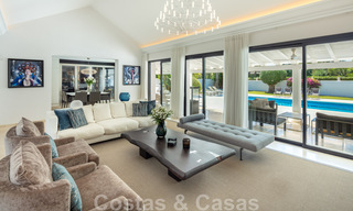 Villa de lujo en venta de estilo mediterráneo, en una urbanización segura a poca distancia de todos los servicios en Nueva Andalucía, Marbella 43658 