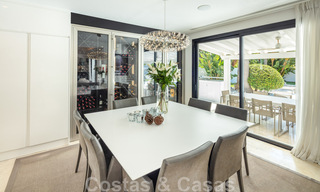Villa de lujo en venta de estilo mediterráneo, en una urbanización segura a poca distancia de todos los servicios en Nueva Andalucía, Marbella 43662 