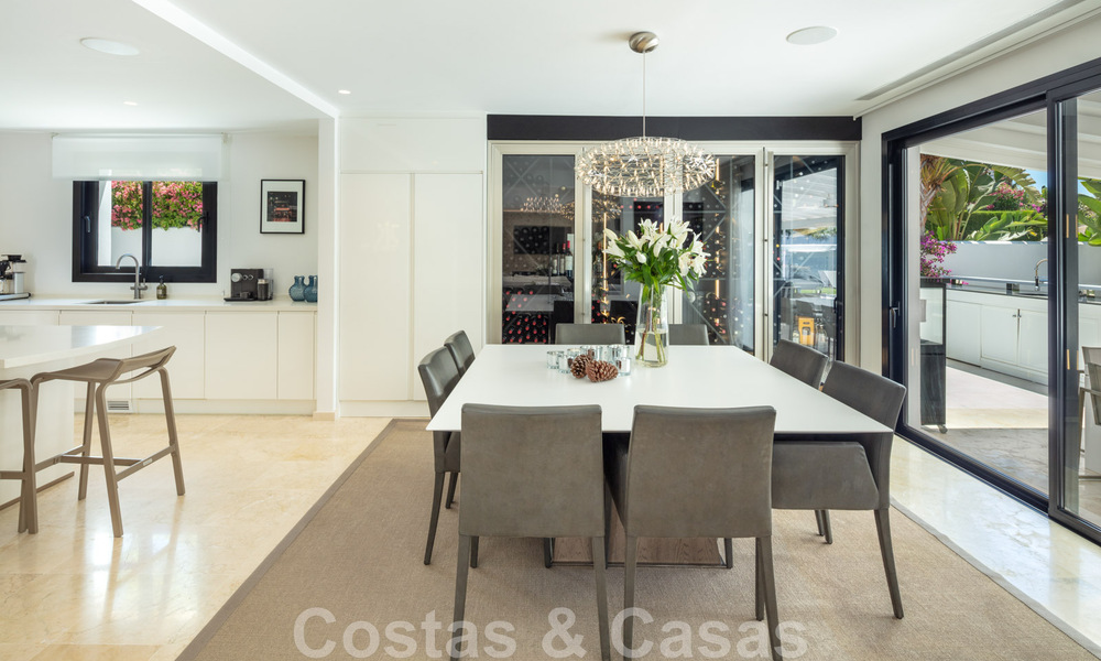 Villa de lujo en venta de estilo mediterráneo, en una urbanización segura a poca distancia de todos los servicios en Nueva Andalucía, Marbella 43663