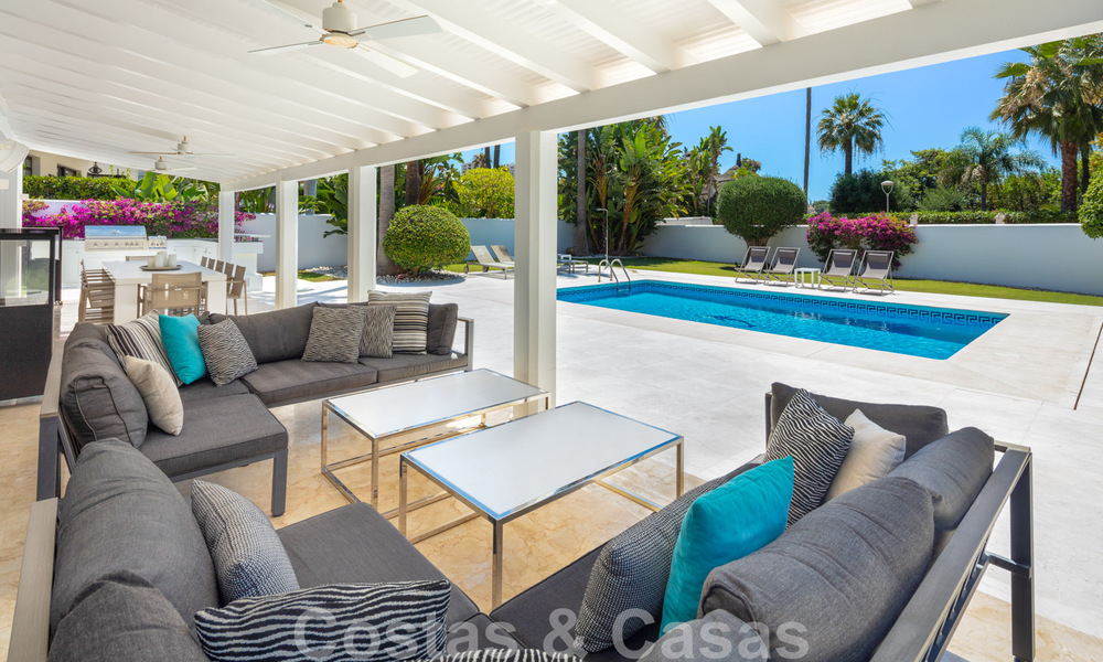Villa de lujo en venta de estilo mediterráneo, en una urbanización segura a poca distancia de todos los servicios en Nueva Andalucía, Marbella 43665