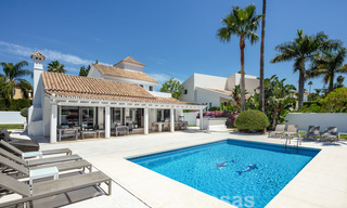 Villa de lujo en venta de estilo mediterráneo, en una urbanización segura a poca distancia de todos los servicios en Nueva Andalucía, Marbella 43666 