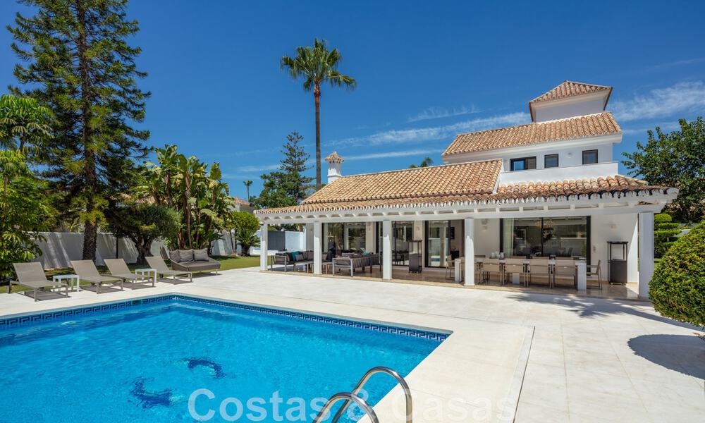 Villa de lujo en venta de estilo mediterráneo, en una urbanización segura a poca distancia de todos los servicios en Nueva Andalucía, Marbella 43671