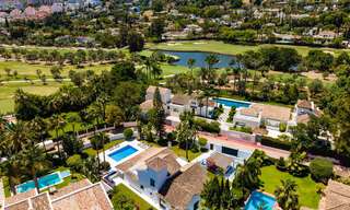 Villa de lujo en venta de estilo mediterráneo, en una urbanización segura a poca distancia de todos los servicios en Nueva Andalucía, Marbella 43673 