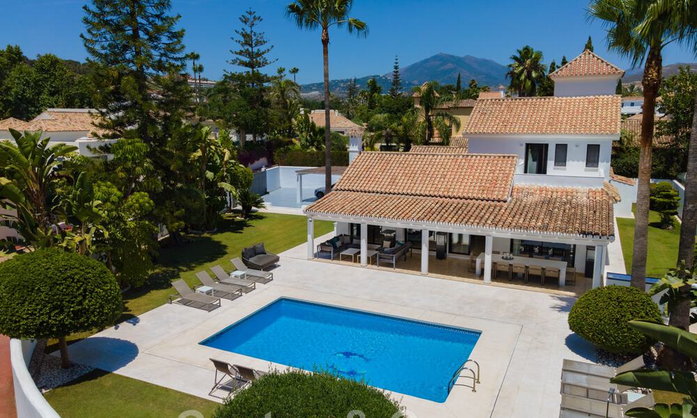 Villa de lujo en venta de estilo mediterráneo, en una urbanización segura a poca distancia de todos los servicios en Nueva Andalucía, Marbella 43674