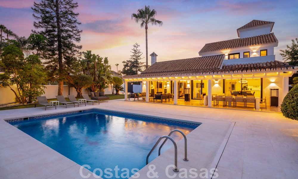 Villa de lujo en venta de estilo mediterráneo, en una urbanización segura a poca distancia de todos los servicios en Nueva Andalucía, Marbella 43678