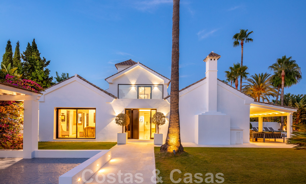 Villa de lujo en venta de estilo mediterráneo, en una urbanización segura a poca distancia de todos los servicios en Nueva Andalucía, Marbella 43680