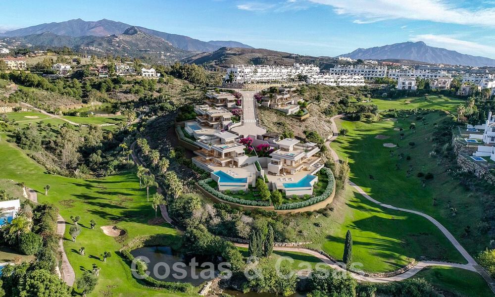Espectaculares villas de lujo en venta de arquitectura contemporánea situadas en un resort de golf en la Nueva Milla de Oro entre Marbella y Estepona 43566