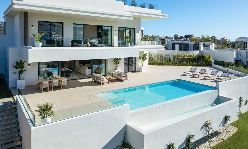 Espectaculares villas de lujo en venta de arquitectura contemporánea situadas en un resort de golf en la Nueva Milla de Oro entre Marbella y Estepona 63162