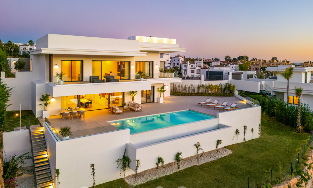 Espectaculares villas de lujo en venta de arquitectura contemporánea situadas en un resort de golf en la Nueva Milla de Oro entre Marbella y Estepona 63163