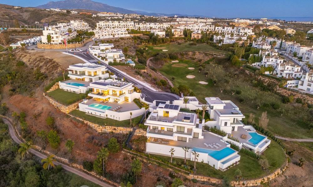 Espectaculares villas de lujo en venta de arquitectura contemporánea situadas en un resort de golf en la Nueva Milla de Oro entre Marbella y Estepona 63164