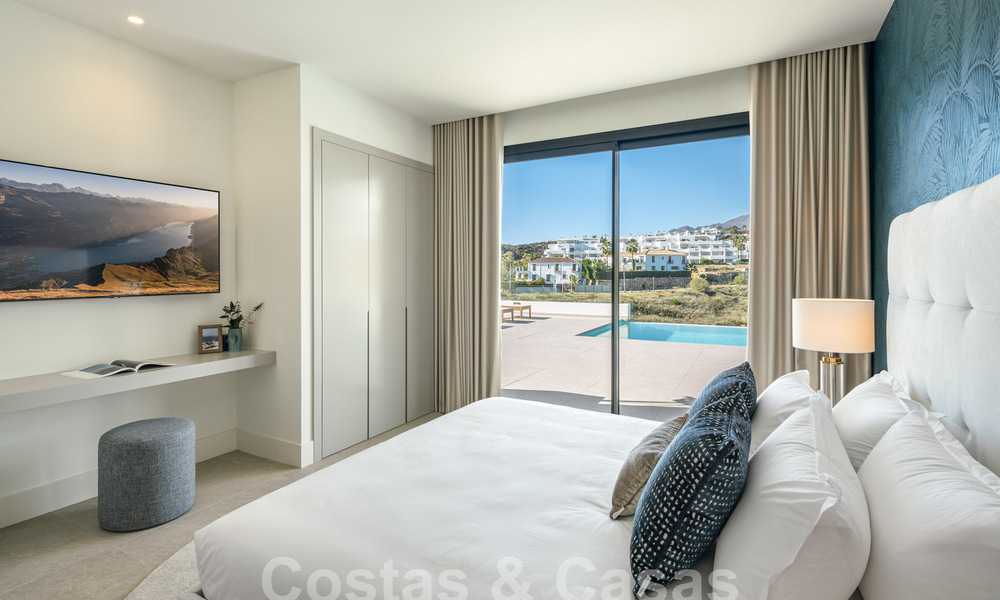 Espectaculares villas de lujo en venta de arquitectura contemporánea situadas en un resort de golf en la Nueva Milla de Oro entre Marbella y Estepona 63171