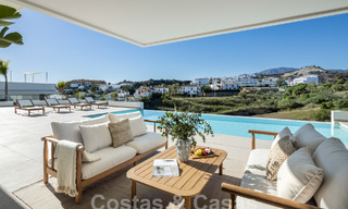 Espectaculares villas de lujo en venta de arquitectura contemporánea situadas en un resort de golf en la Nueva Milla de Oro entre Marbella y Estepona 63180 