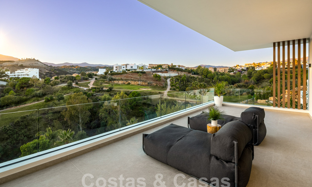 Espectaculares villas de lujo en venta de arquitectura contemporánea situadas en un resort de golf en la Nueva Milla de Oro entre Marbella y Estepona 63185