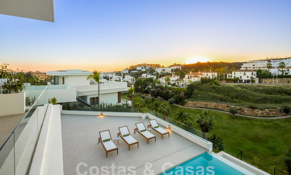 Espectaculares villas de lujo en venta de arquitectura contemporánea situadas en un resort de golf en la Nueva Milla de Oro entre Marbella y Estepona 63186
