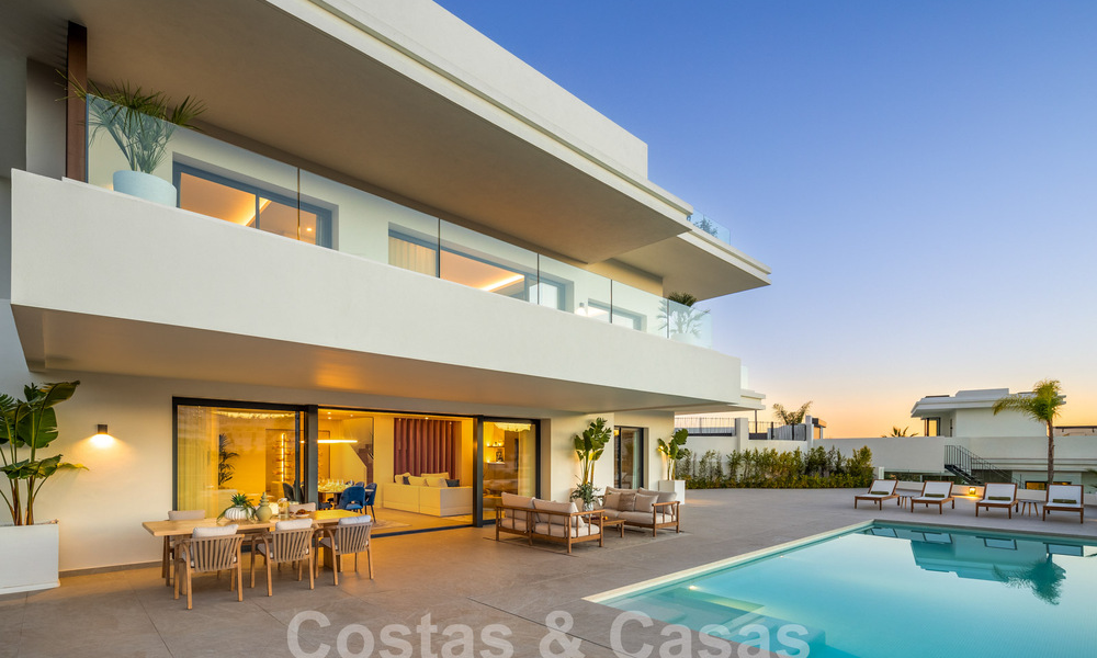 Espectaculares villas de lujo en venta de arquitectura contemporánea situadas en un resort de golf en la Nueva Milla de Oro entre Marbella y Estepona 63187