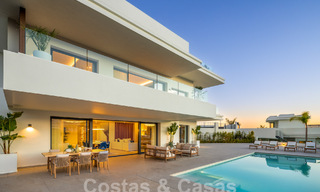 Espectaculares villas de lujo en venta de arquitectura contemporánea situadas en un resort de golf en la Nueva Milla de Oro entre Marbella y Estepona 63187 