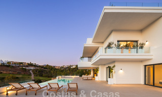 Espectaculares villas de lujo en venta de arquitectura contemporánea situadas en un resort de golf en la Nueva Milla de Oro entre Marbella y Estepona 63189 