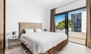 Lista para entrar a vivir, moderna villa en venta a poca distancia de la playa y del centro de San Pedro, Marbella 44125 