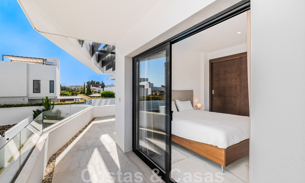 Lista para entrar a vivir, moderna villa en venta a poca distancia de la playa y del centro de San Pedro, Marbella 44126