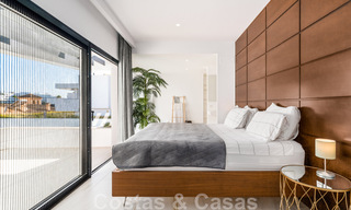 Lista para entrar a vivir, moderna villa en venta a poca distancia de la playa y del centro de San Pedro, Marbella 44129 