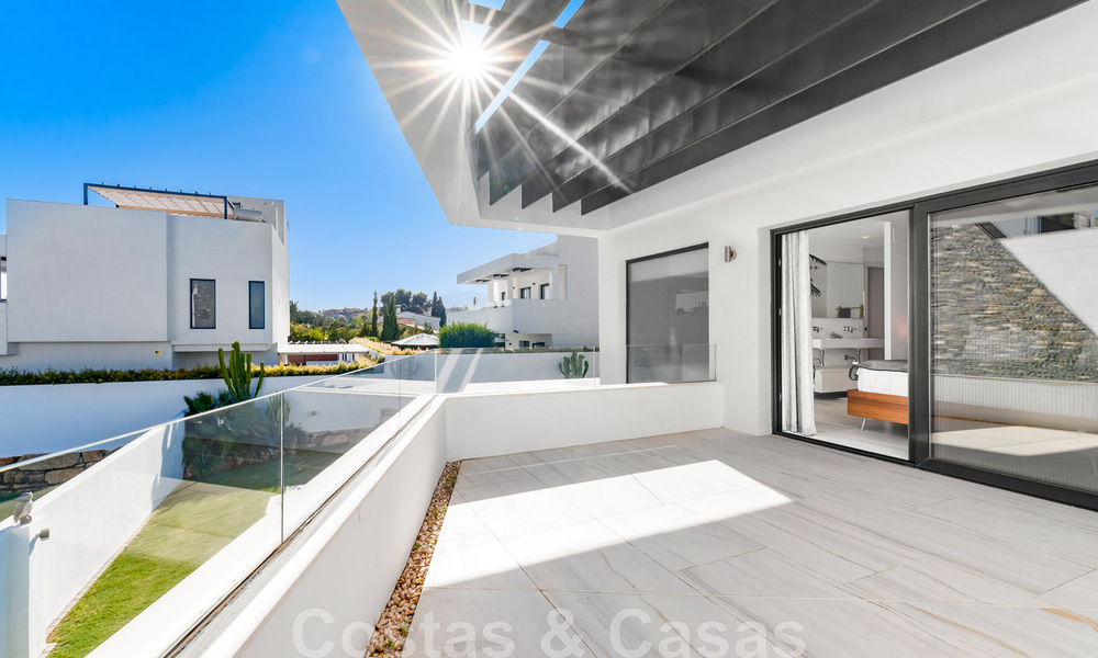 Lista para entrar a vivir, moderna villa en venta a poca distancia de la playa y del centro de San Pedro, Marbella 44132
