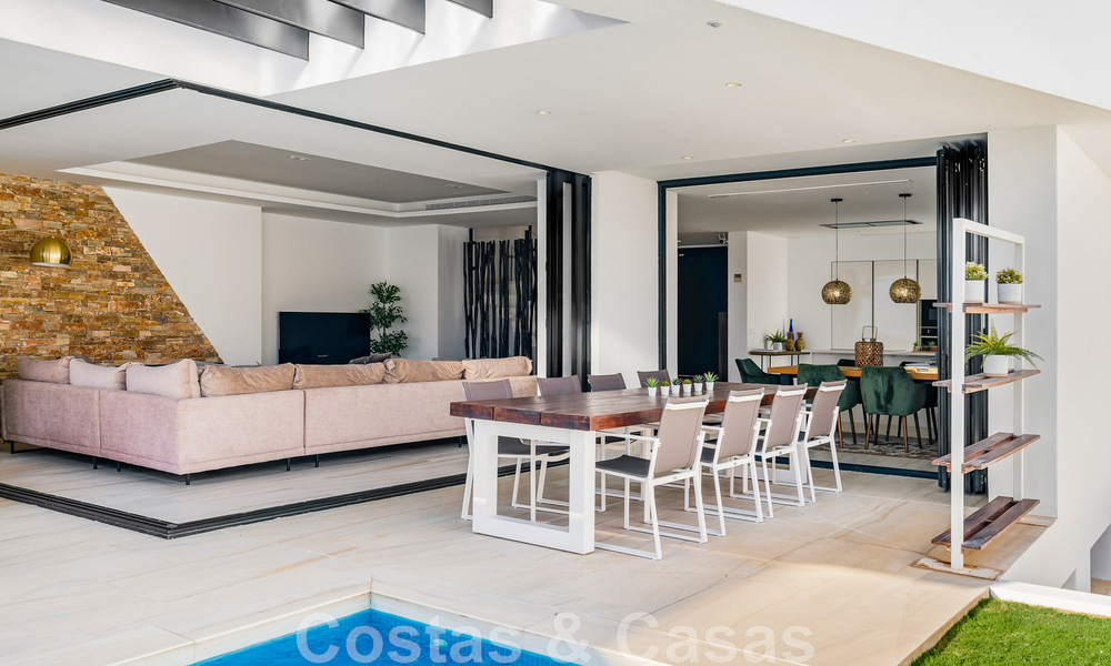 Lista para entrar a vivir, moderna villa en venta a poca distancia de la playa y del centro de San Pedro, Marbella 44134