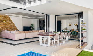 Lista para entrar a vivir, moderna villa en venta a poca distancia de la playa y del centro de San Pedro, Marbella 44134 