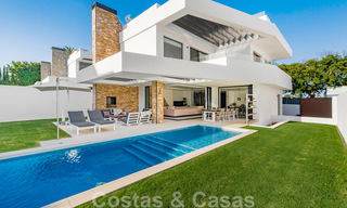 Lista para entrar a vivir, moderna villa en venta a poca distancia de la playa y del centro de San Pedro, Marbella 44135 