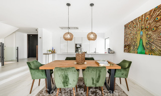 Lista para entrar a vivir, moderna villa en venta a poca distancia de la playa y del centro de San Pedro, Marbella 44136 