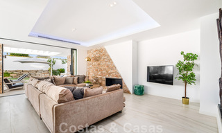 Lista para entrar a vivir, moderna villa en venta a poca distancia de la playa y del centro de San Pedro, Marbella 44140 