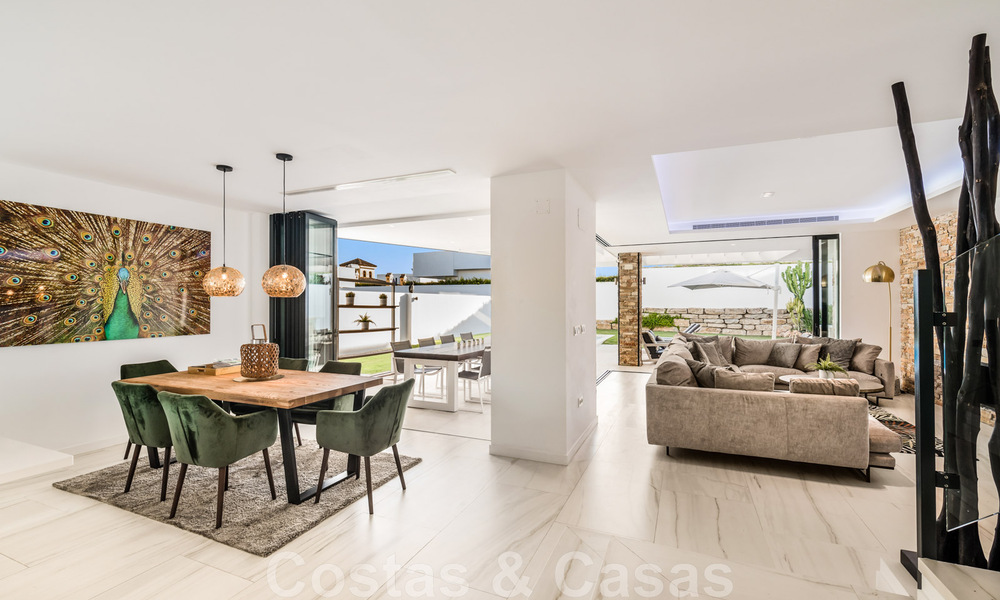 Lista para entrar a vivir, moderna villa en venta a poca distancia de la playa y del centro de San Pedro, Marbella 44141