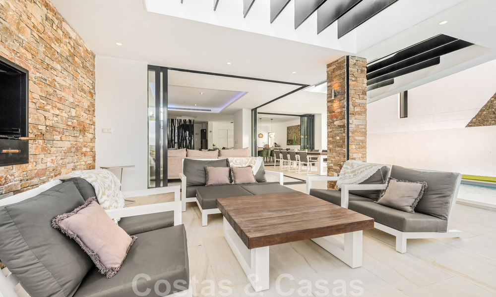 Lista para entrar a vivir, moderna villa en venta a poca distancia de la playa y del centro de San Pedro, Marbella 44142