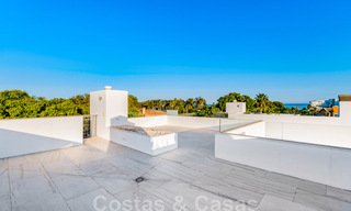 Lista para entrar a vivir, moderna villa en venta a poca distancia de la playa y del centro de San Pedro, Marbella 44146 