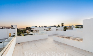 Lista para entrar a vivir, moderna villa en venta a poca distancia de la playa y del centro de San Pedro, Marbella 44148 