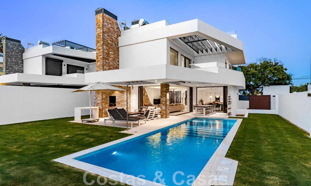 Lista para entrar a vivir, moderna villa en venta a poca distancia de la playa y del centro de San Pedro, Marbella 44149