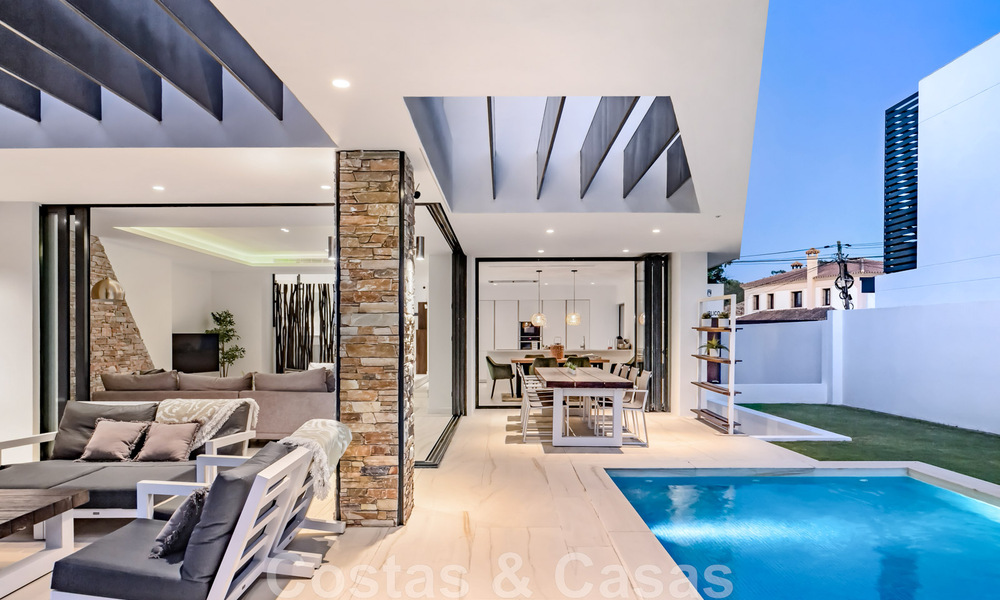 Lista para entrar a vivir, moderna villa en venta a poca distancia de la playa y del centro de San Pedro, Marbella 44150