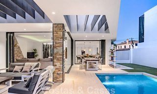 Lista para entrar a vivir, moderna villa en venta a poca distancia de la playa y del centro de San Pedro, Marbella 44150 
